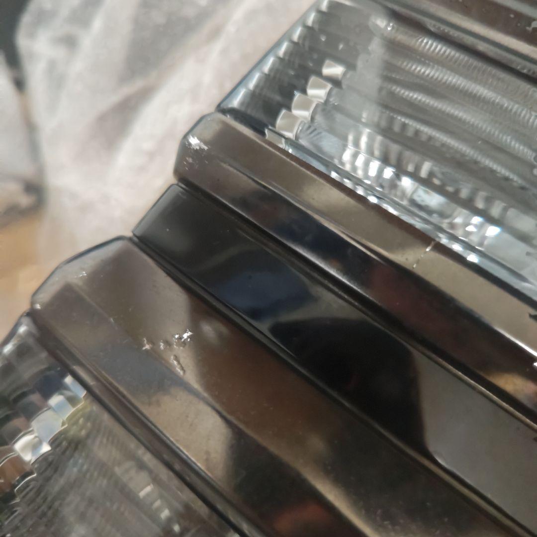 80ヴォクシー後期純正テールレンズ