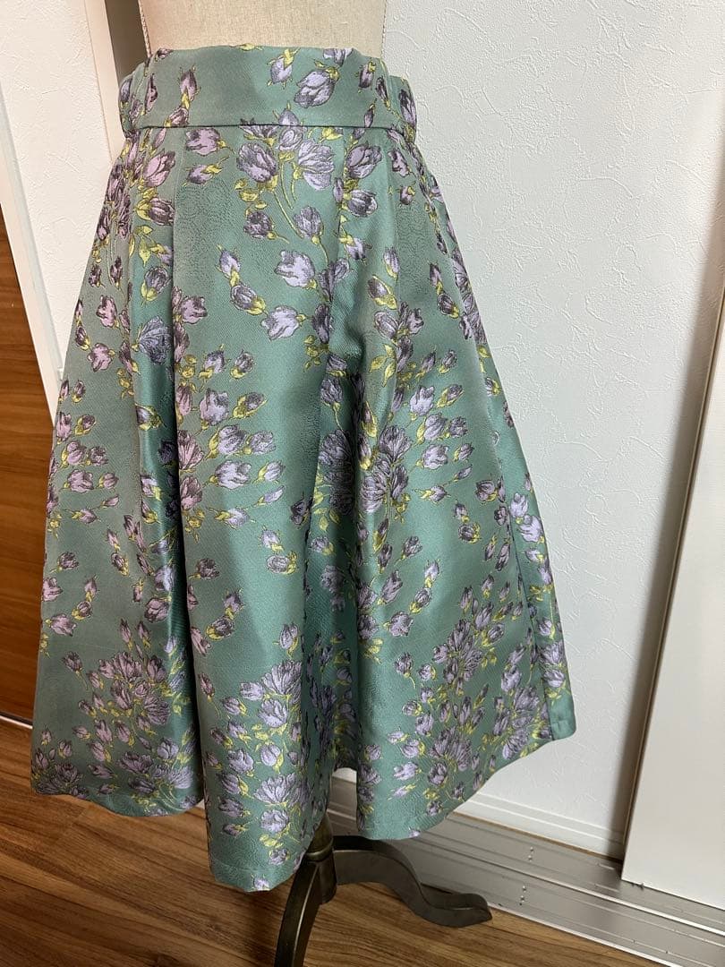 パステルグリーン花柄スカート　未使用　38