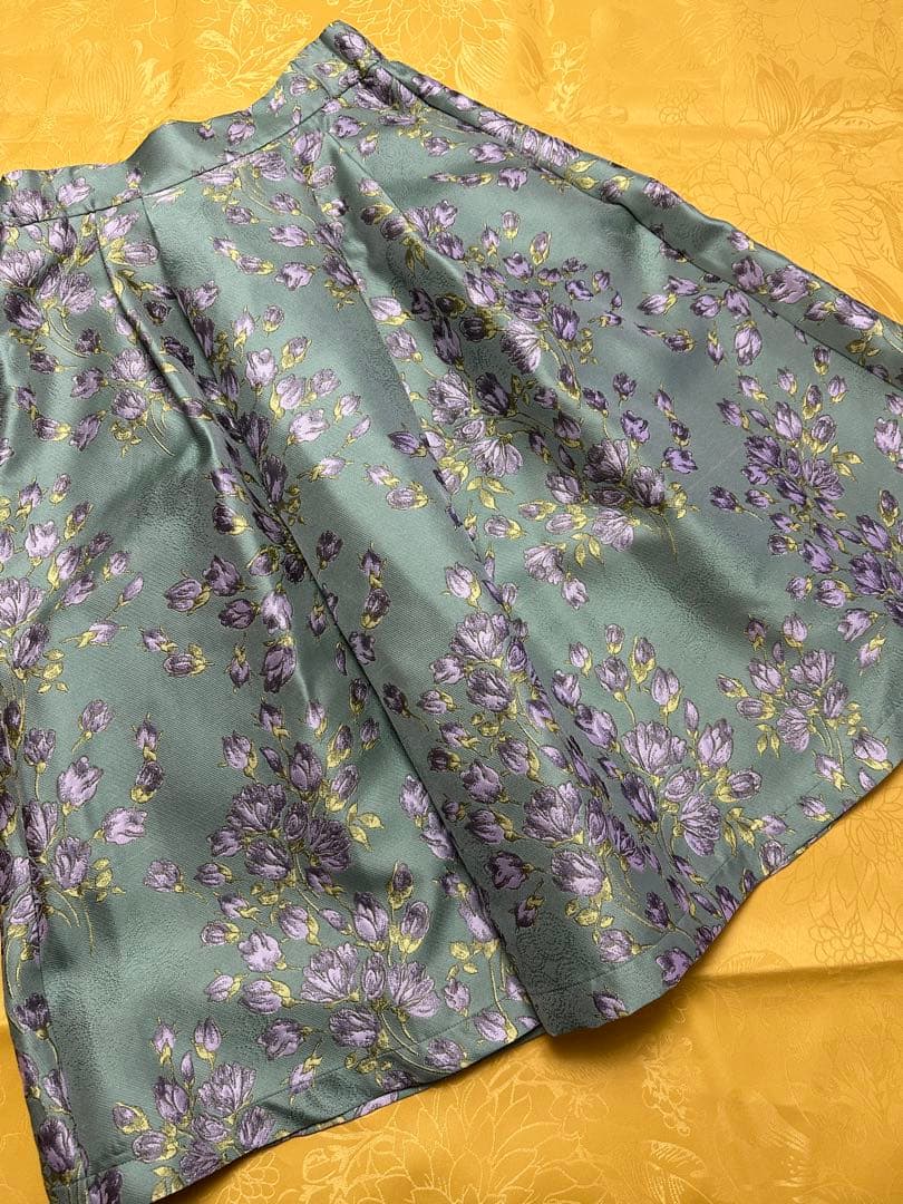 パステルグリーン花柄スカート　未使用　38