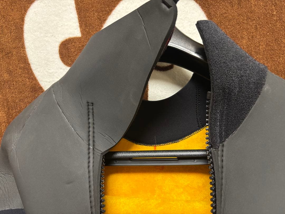 セミドライ　５×３㎜　未使用品　ウェットスーツ　ＬＢ