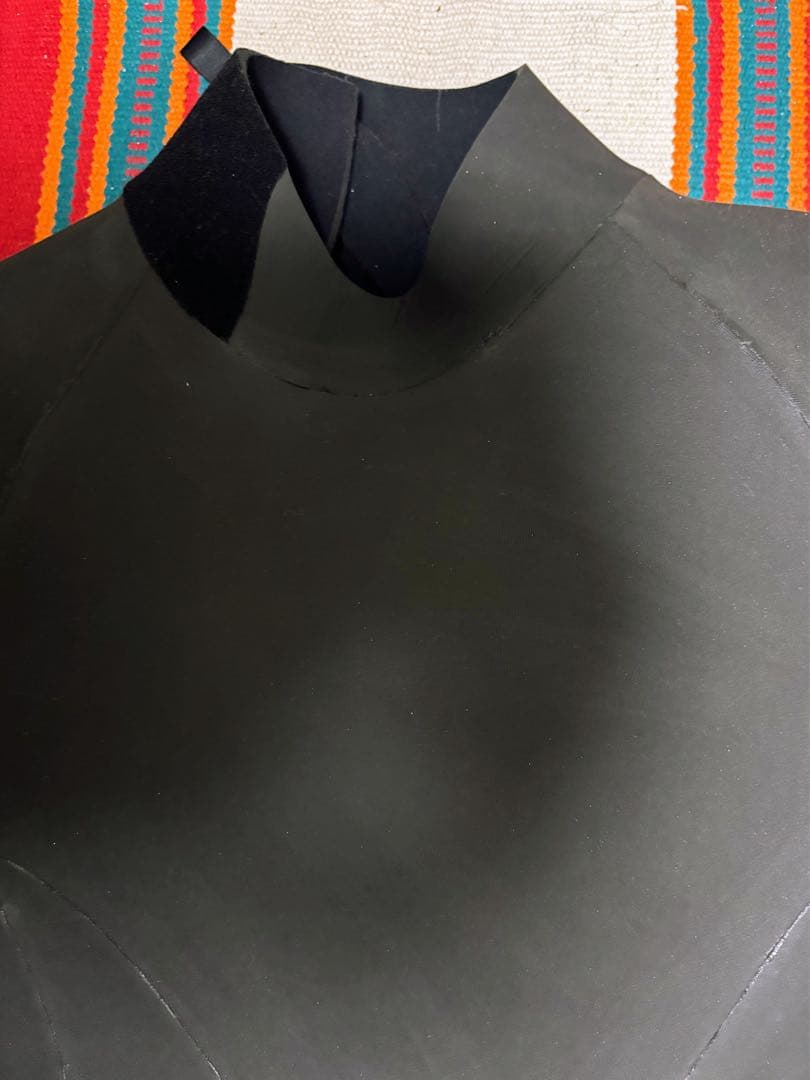 セミドライ　５×３㎜　未使用品　ウェットスーツ　ＬＢ