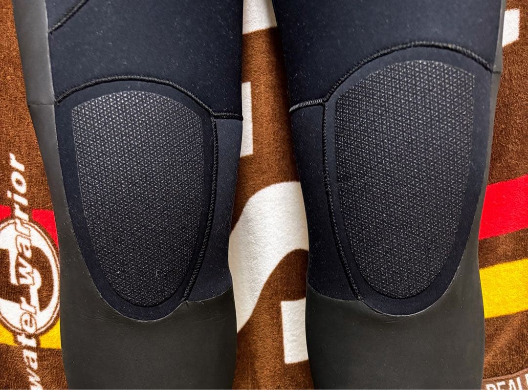 セミドライ　５×３㎜　未使用品　ウェットスーツ　ＬＢ