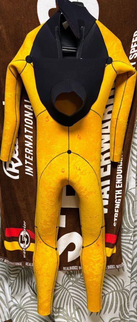 セミドライ　５×３㎜　未使用品　ウェットスーツ　ＬＢ