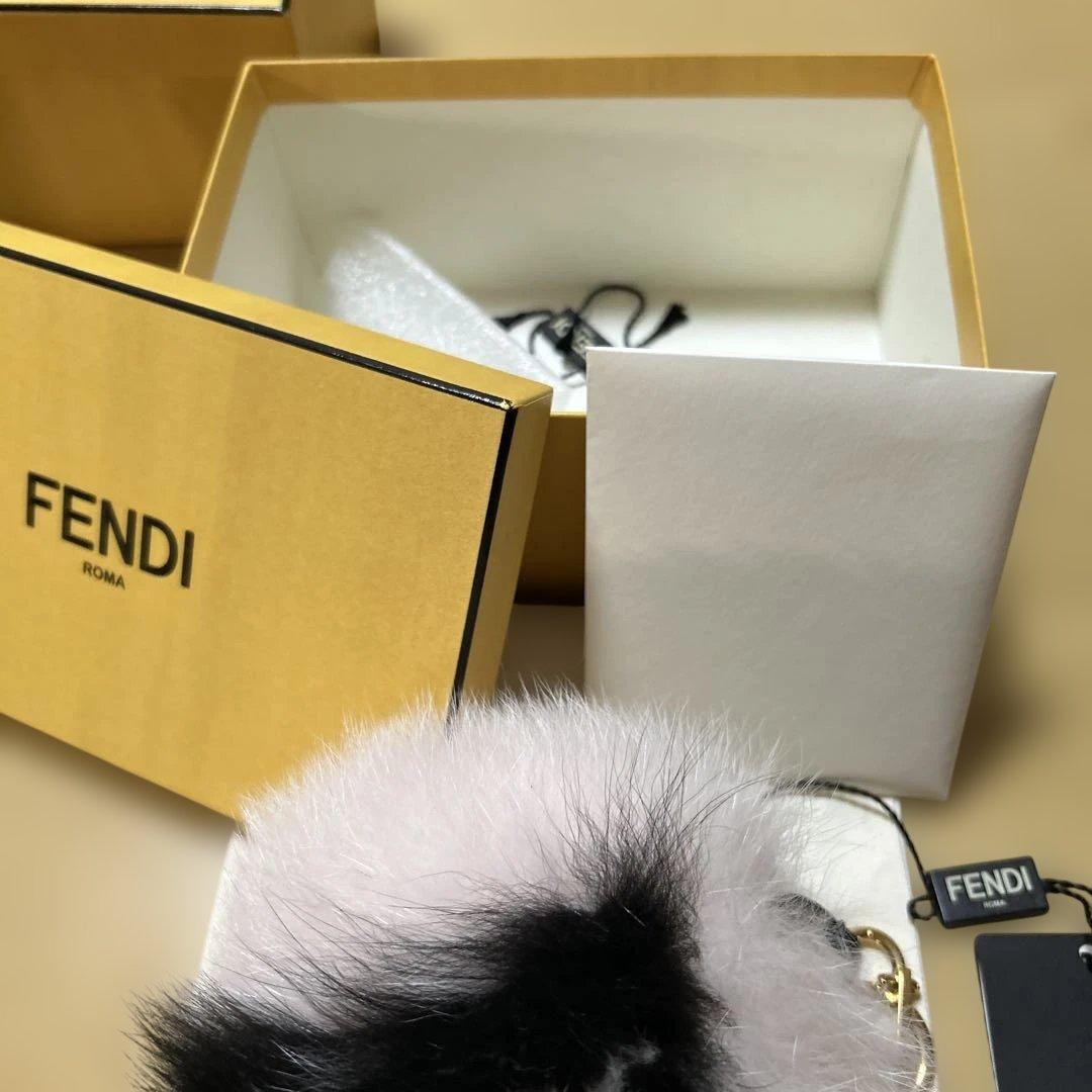 ぴ*ん様 FENDI ピンクファーチャーム