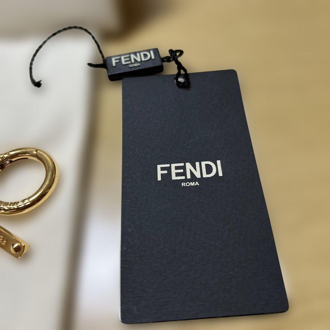 ぴ*ん様 FENDI ピンクファーチャーム