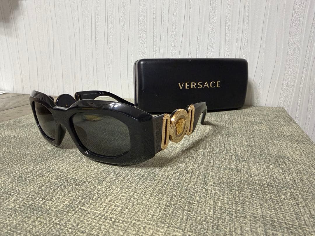 VERSACE ブラック サングラス ケース付き