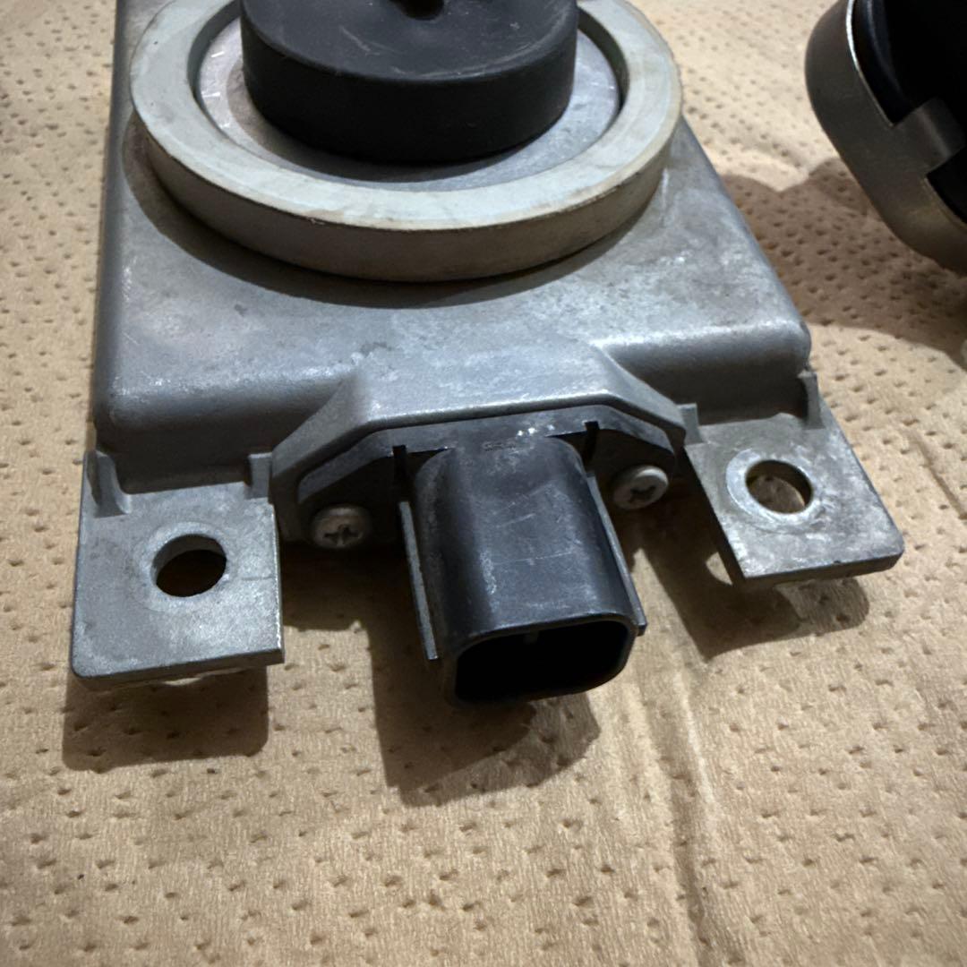 日野 いすゞ　UD ヘッドライトHIDバラスト　KOITO 純正　24V