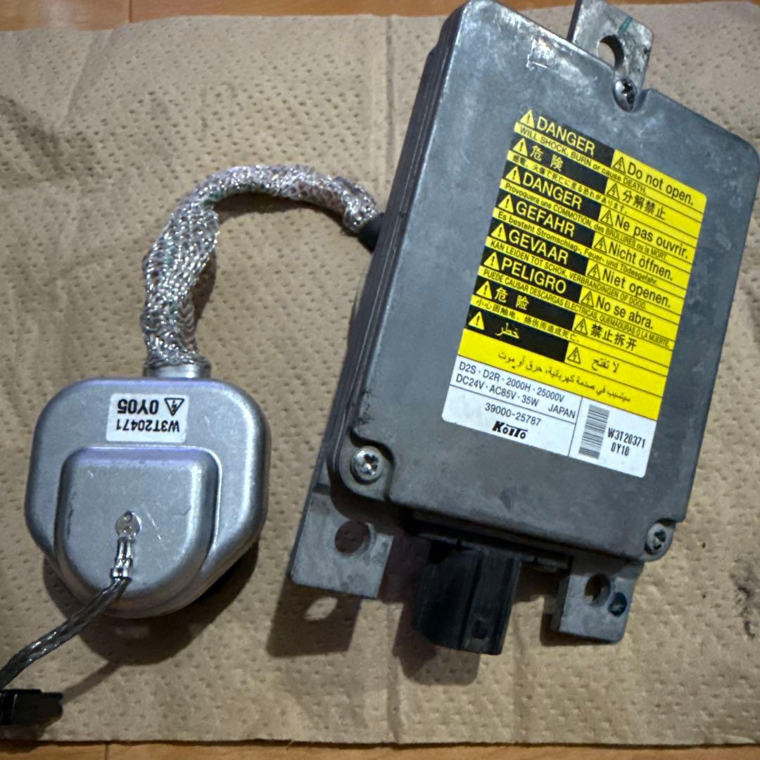 日野 いすゞ　UD ヘッドライトHIDバラスト　KOITO 純正　24V