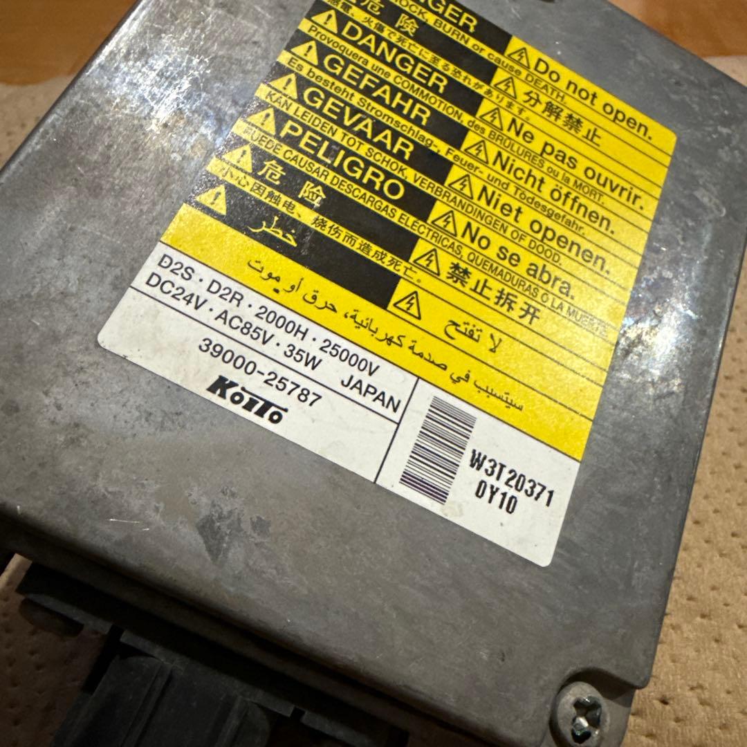 日野 いすゞ　UD ヘッドライトHIDバラスト　KOITO 純正　24V