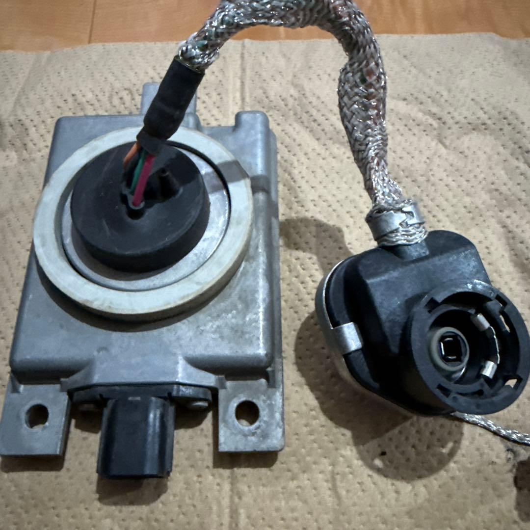 日野 いすゞ　UD ヘッドライトHIDバラスト　KOITO 純正　24V