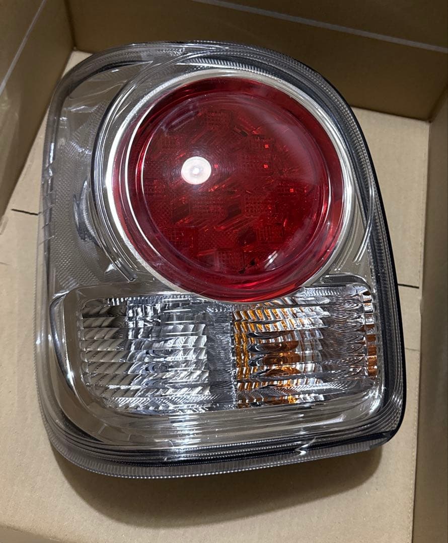 ムーブキャンバス左テールランプ クリア／レッド