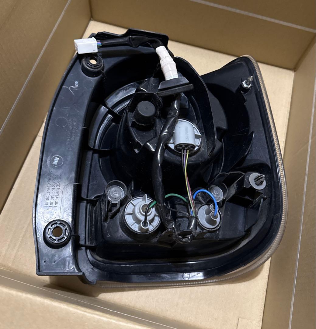 ムーブキャンバス左テールランプ クリア／レッド