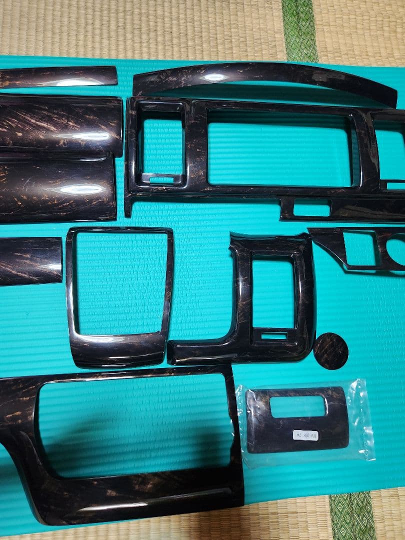 工藤さま専用ハイエース200系　インテリアパネル(黒木目マホガニー調・17P)