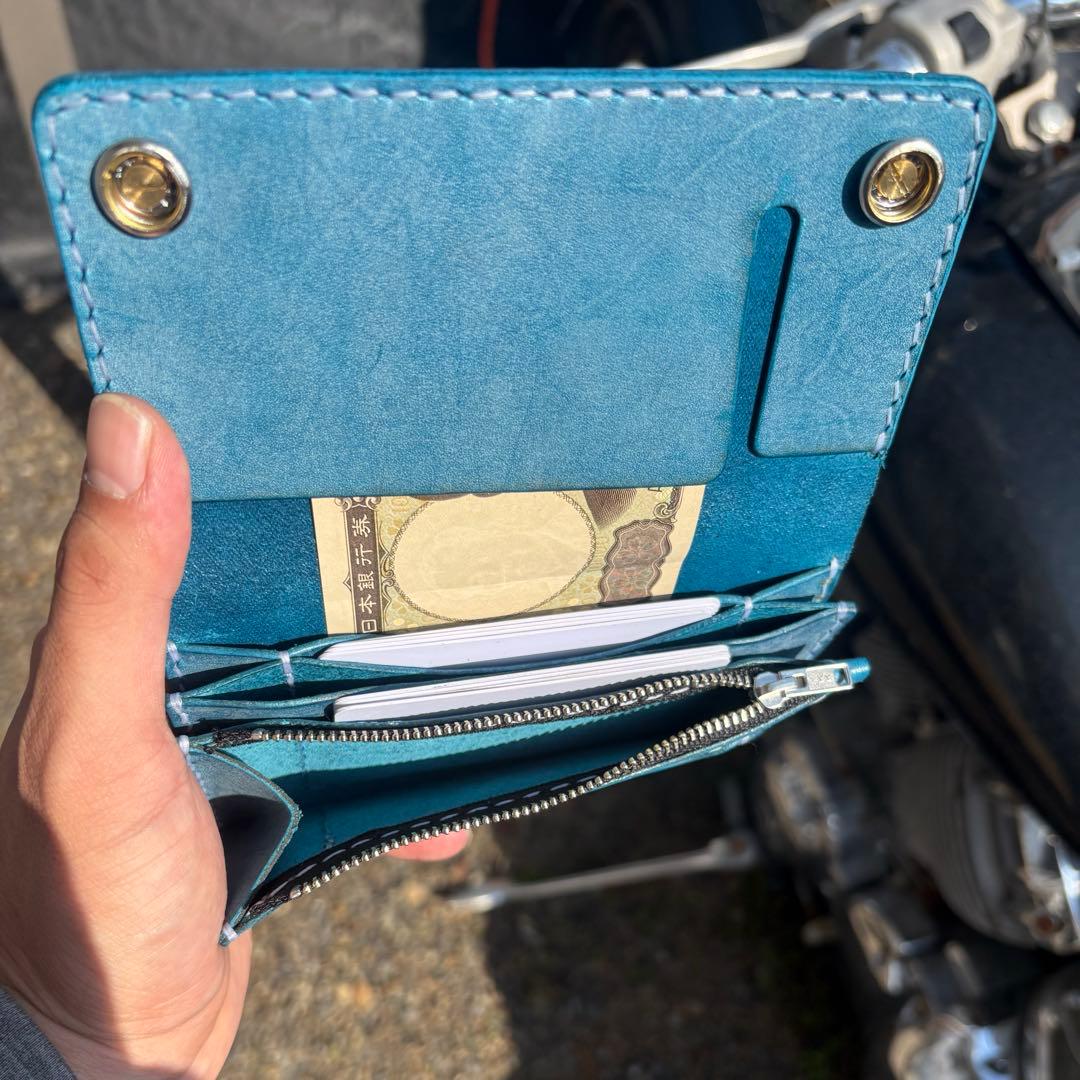 ミドルトラッカーウォレット　蝋引きレザー　アポロコンチョ