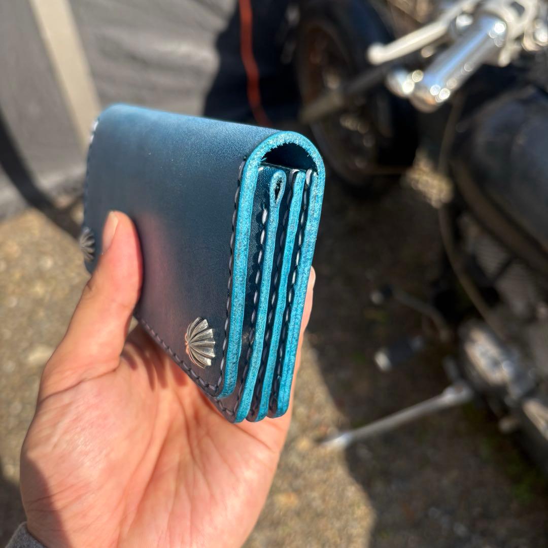 ミドルトラッカーウォレット　蝋引きレザー　アポロコンチョ