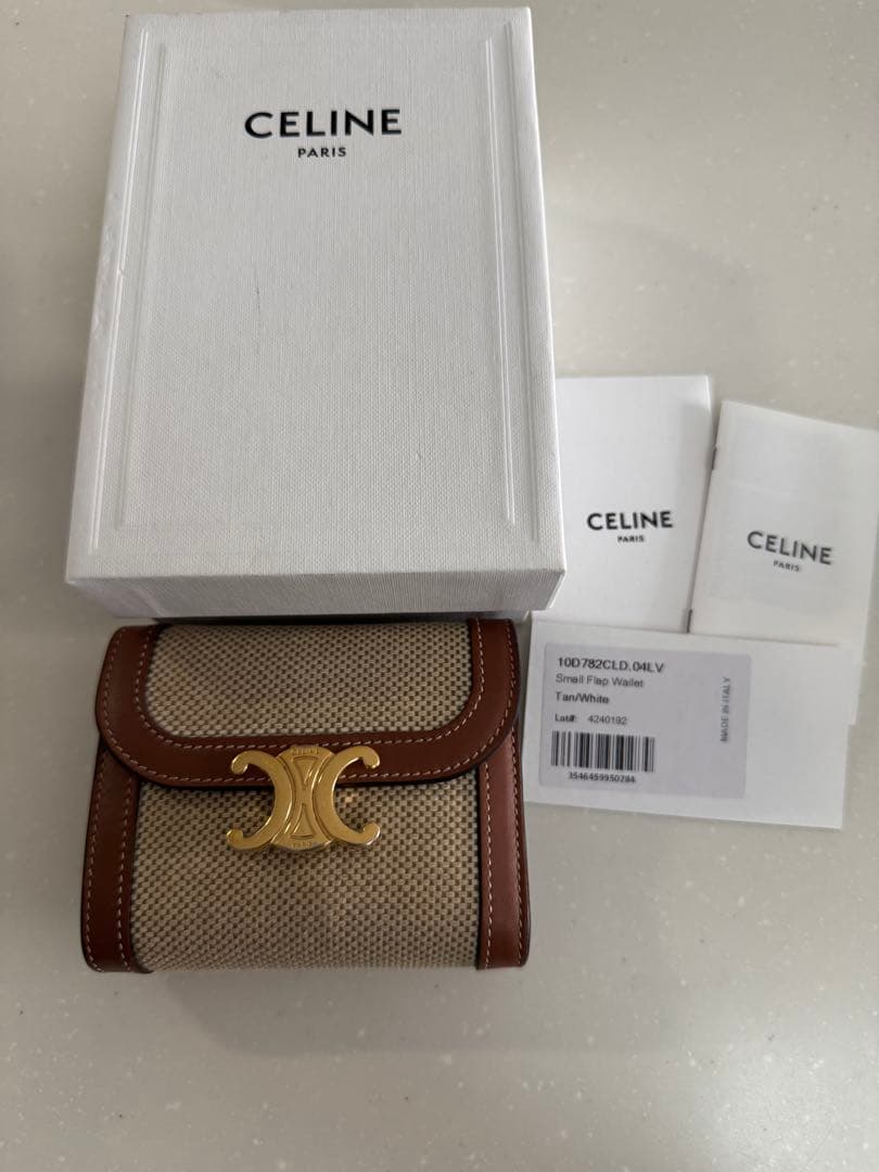 完売　人気　セリーヌ　ウォレット　トリオンフ　カーフスキン　キャンバス