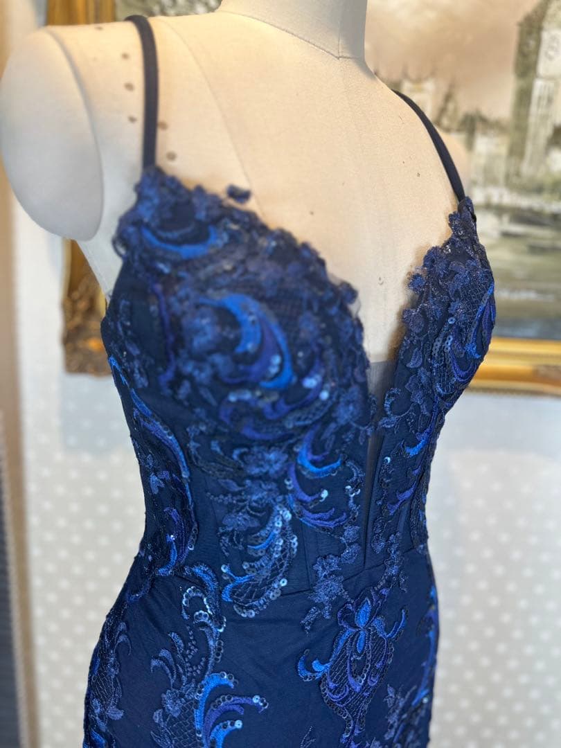 ネイビーブルー 刺繍入り マーメイドラインドレス