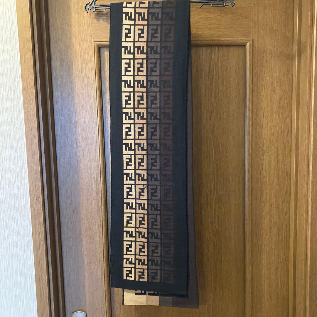 FENDI ロゴパターン マフラー 黒/ベージュ　美品