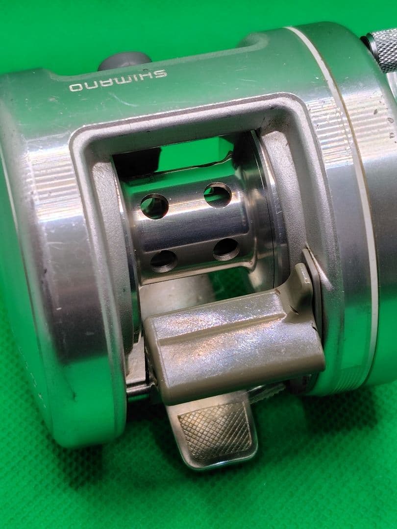 シマノ　ベイトリール　カルカッタ200