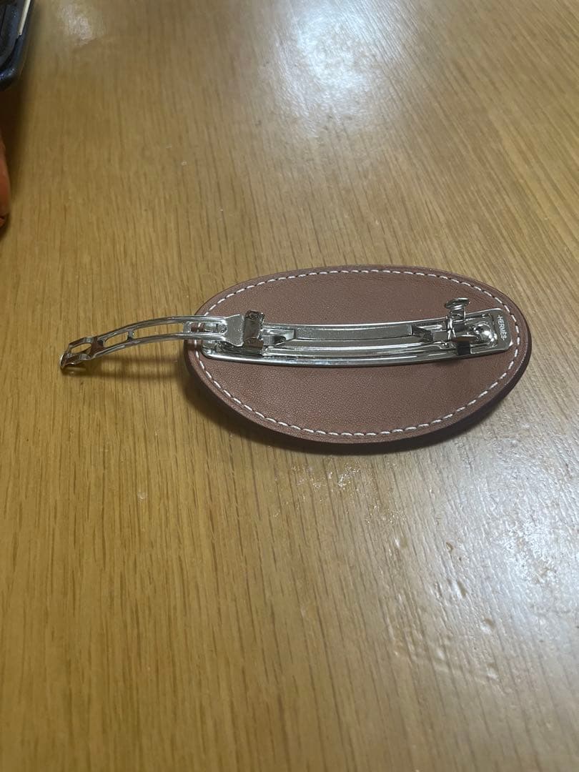 HERMES ブラウンレザー ヘアクリップ