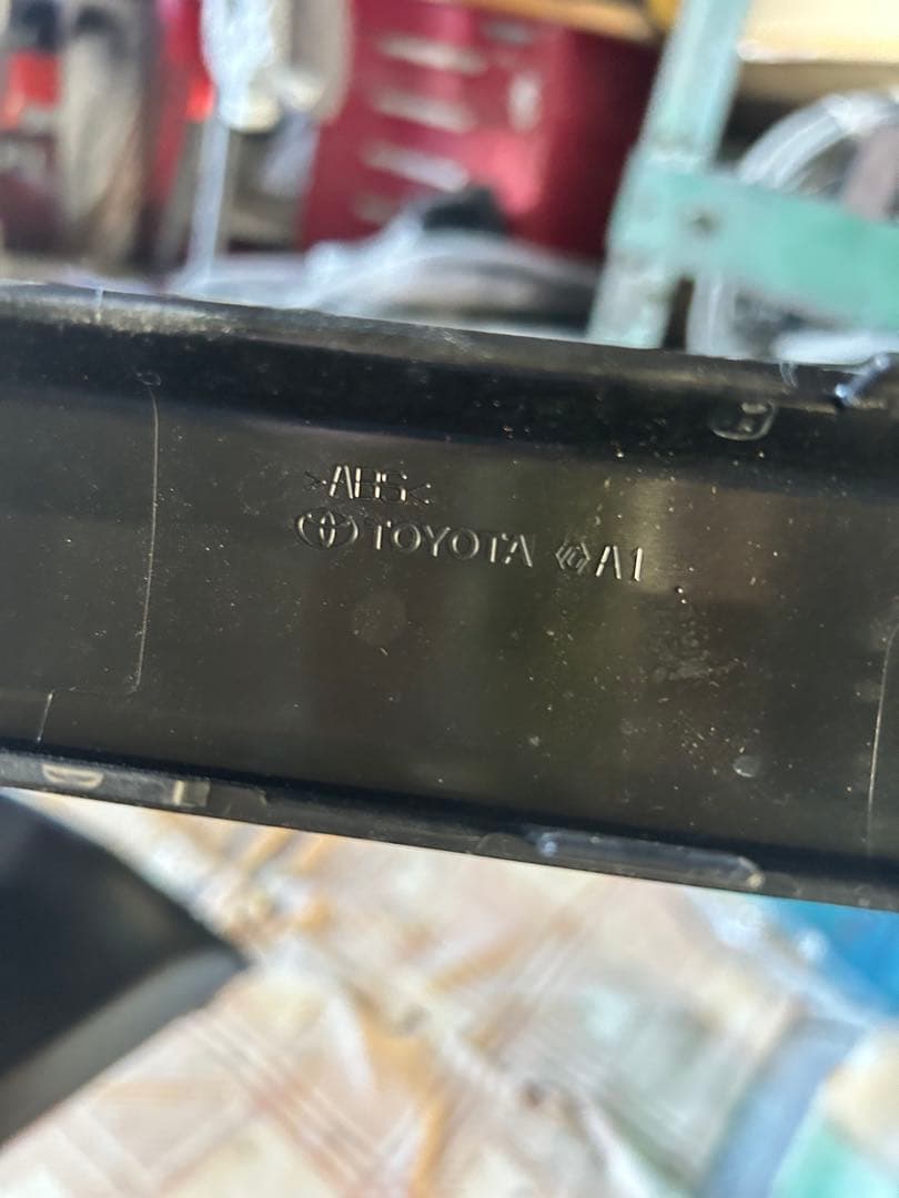 山*Ｐ様 ハイエースアースカラー　ナロー　標準用　グリル　新車外し