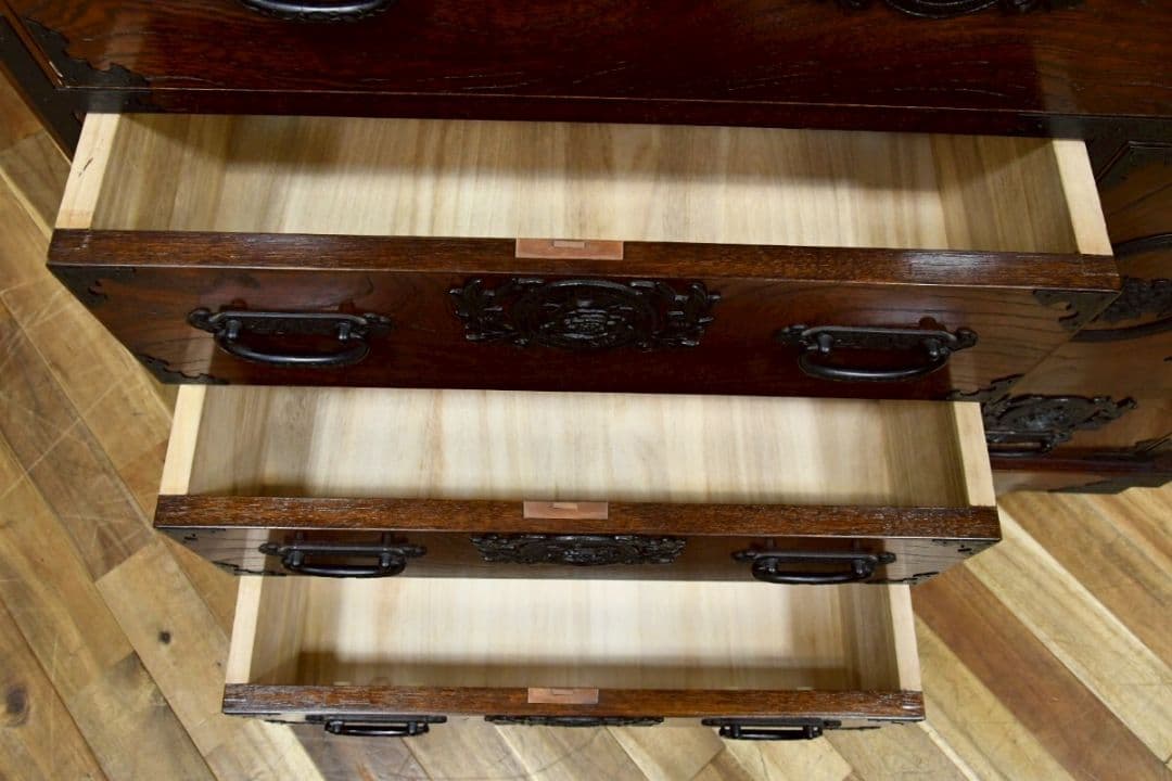 tr08198 民芸家具 チェスト 整理箪笥 和タンス 欅 古民具 車箪笥