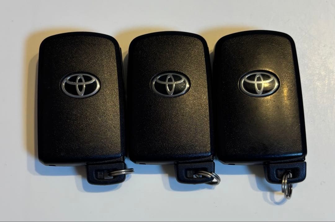 TOYOTA トヨタ　4つボタン　スマートキー　黒基盤　まとめ売り