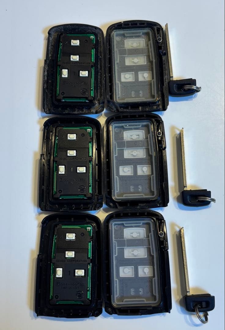 TOYOTA トヨタ　4つボタン　スマートキー　黒基盤　まとめ売り