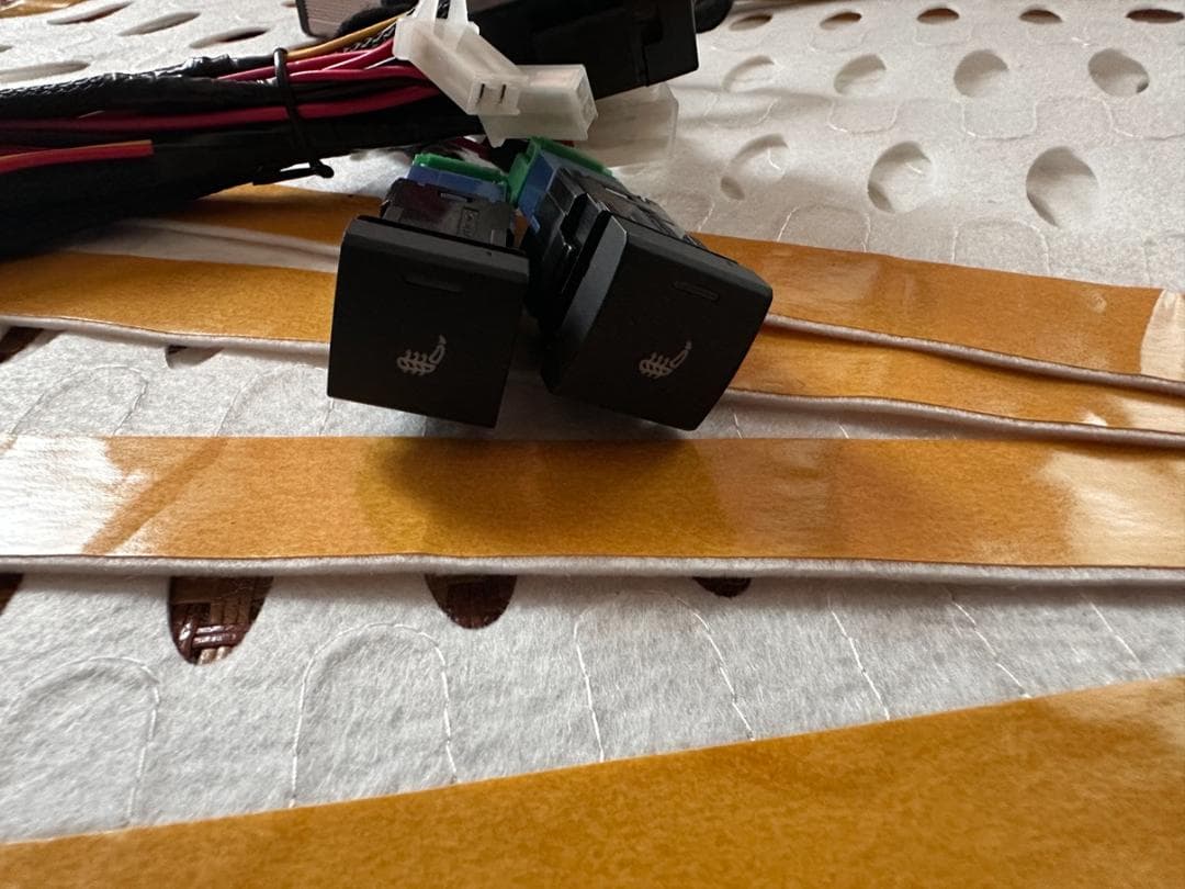 現行トヨタライズ RAIZE 後付シートヒーター HI/LO切替 2席分