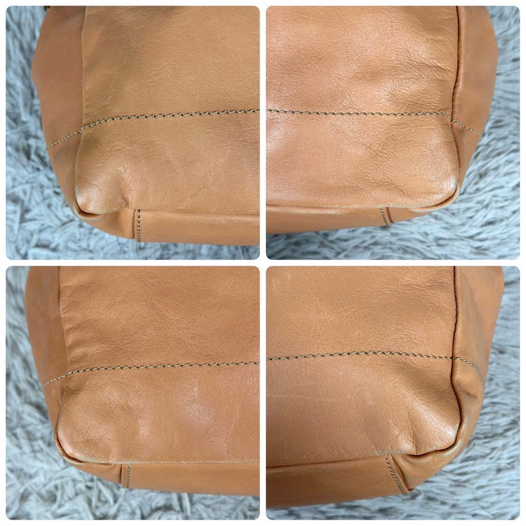 美品 ヴィヴィアンウエストウッド レザー トートバッグ オーブ エンボス