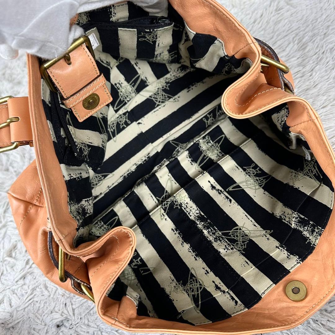 美品 ヴィヴィアンウエストウッド レザー トートバッグ オーブ エンボス