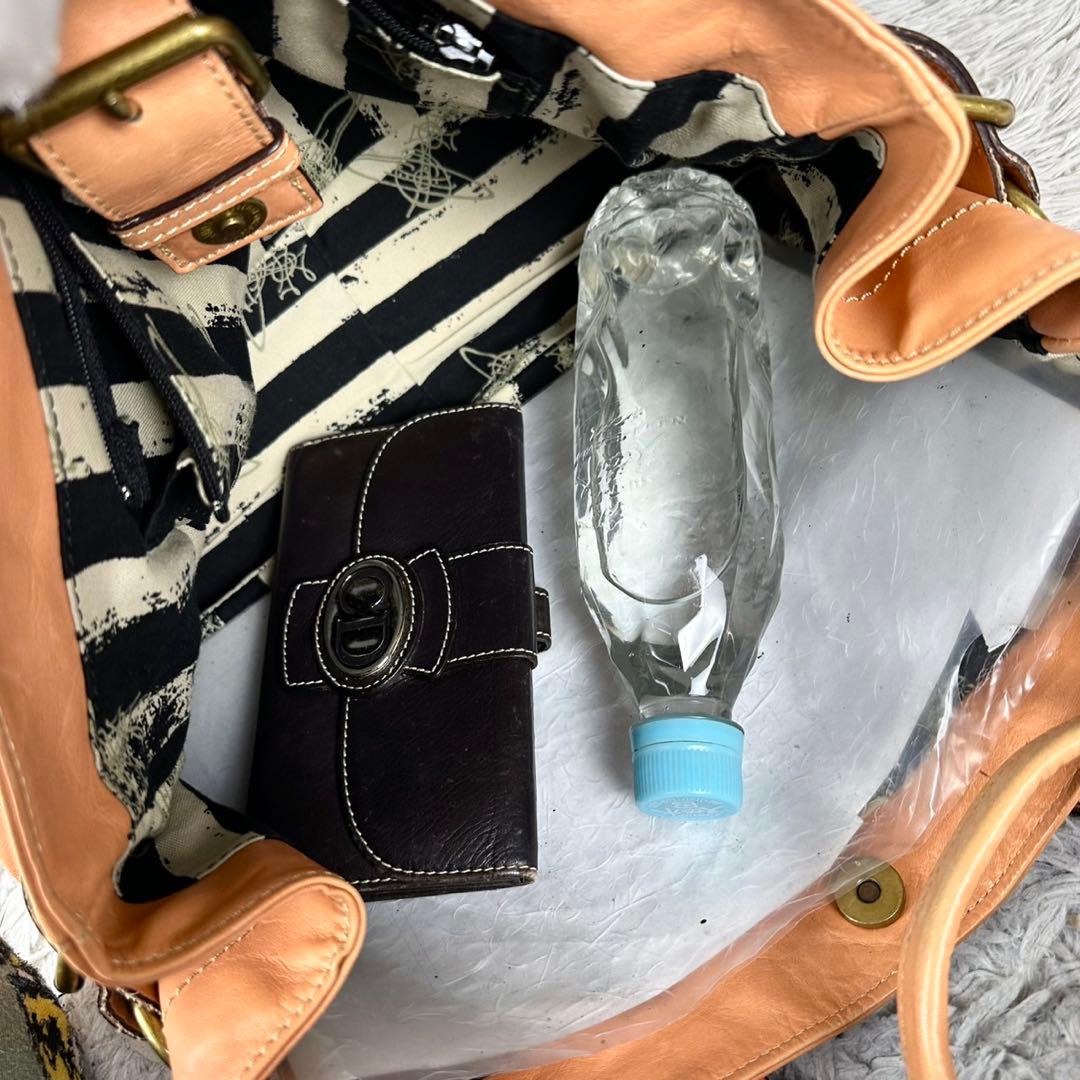 美品 ヴィヴィアンウエストウッド レザー トートバッグ オーブ エンボス