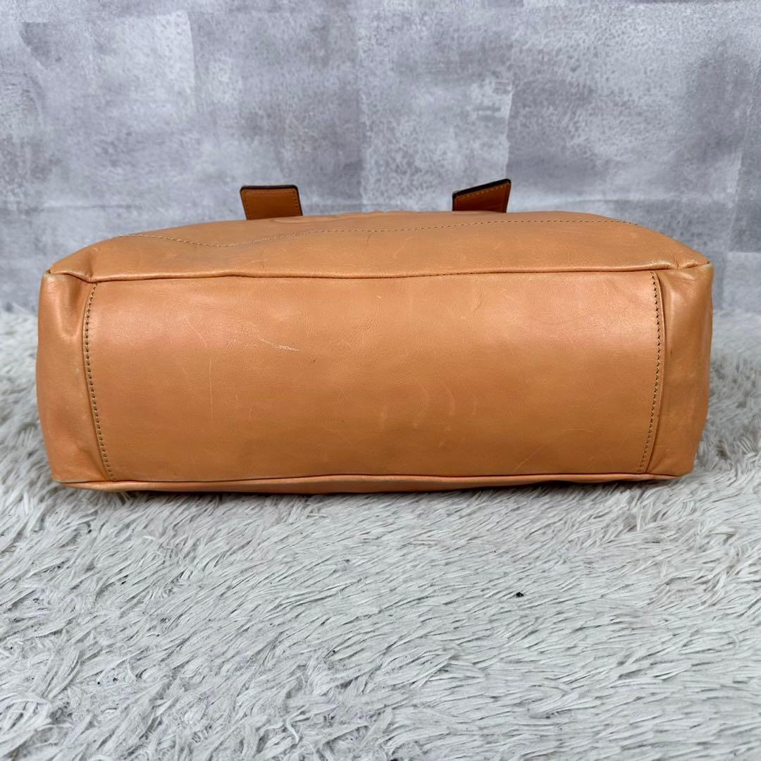 美品 ヴィヴィアンウエストウッド レザー トートバッグ オーブ エンボス