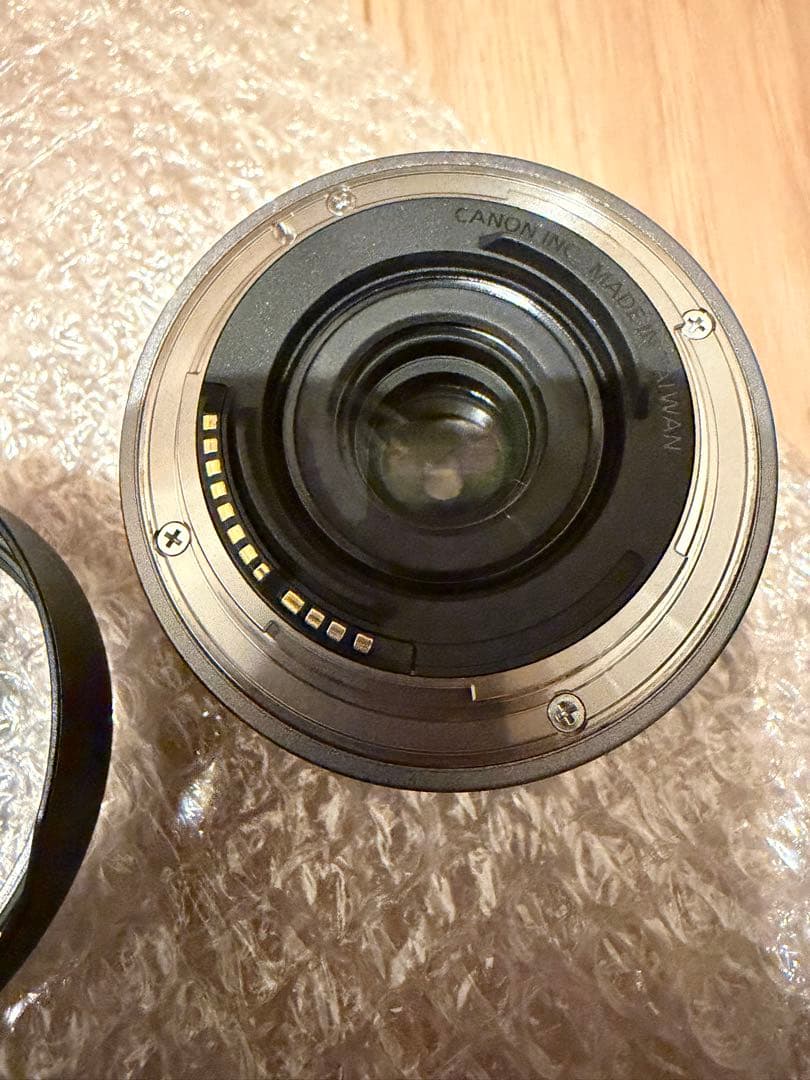 極上品【純正フード＋プロテクター付きCanon RF16mm F2.8 STM】