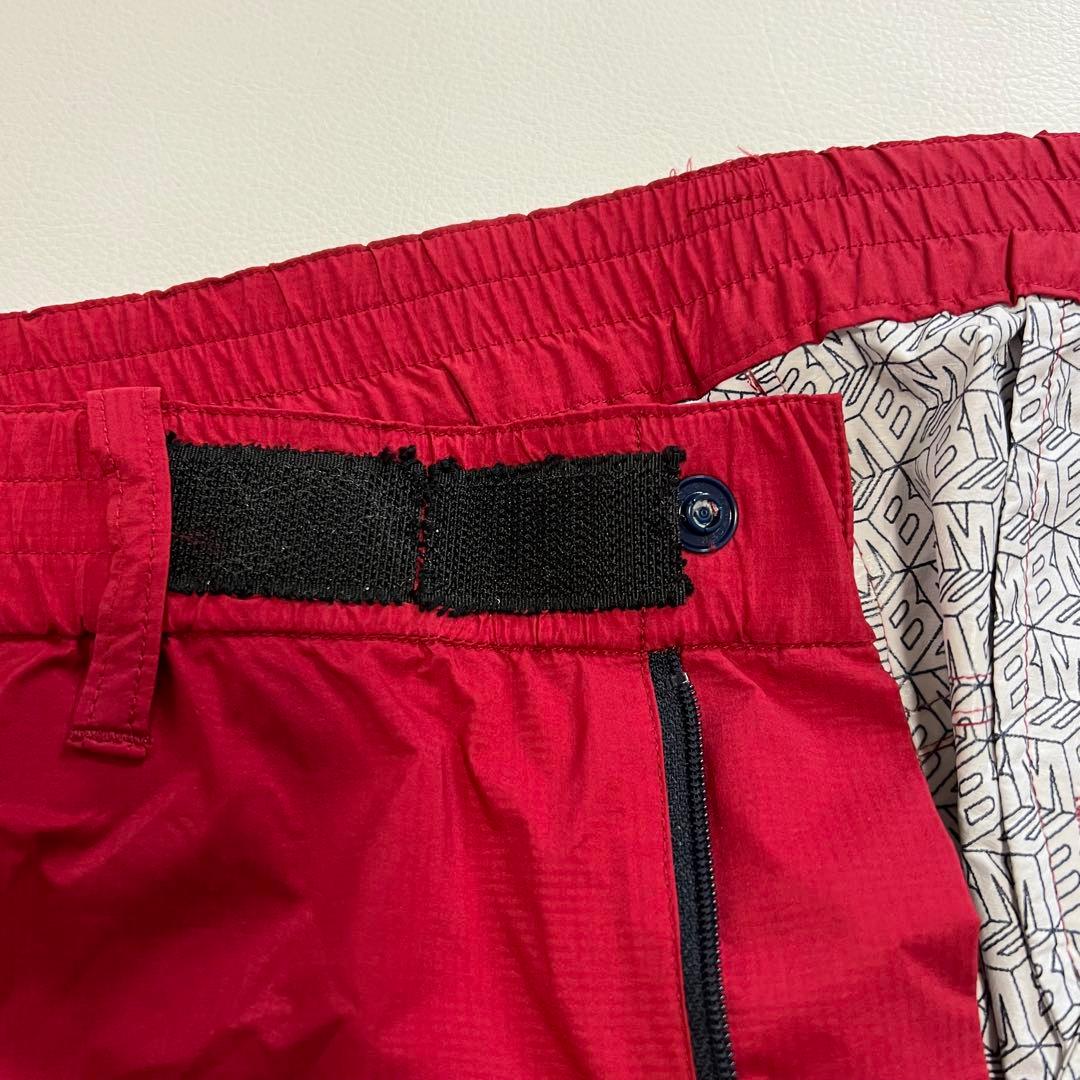 【レインウェア】マスターバニーエディション ゴルフパンツ 雨 耐水 レッド 総柄