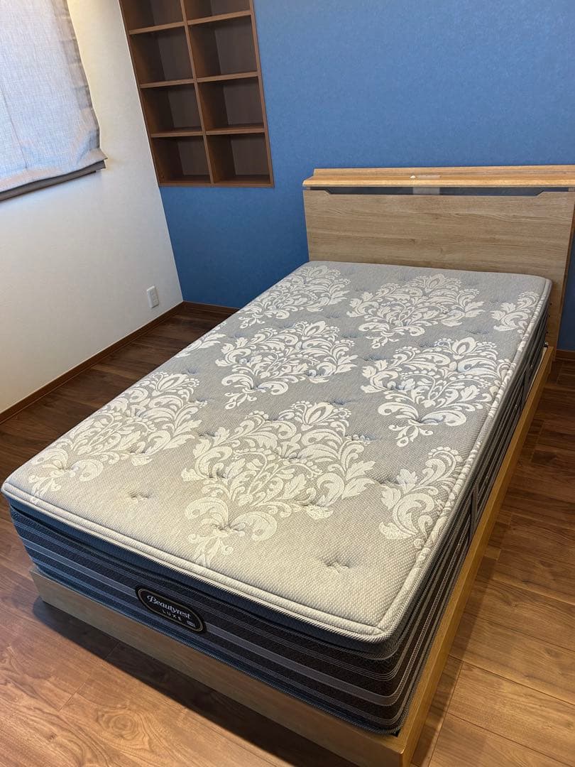 シモンズBeautyrest プラッシュピロートップ　セミダブル　フレーム付き