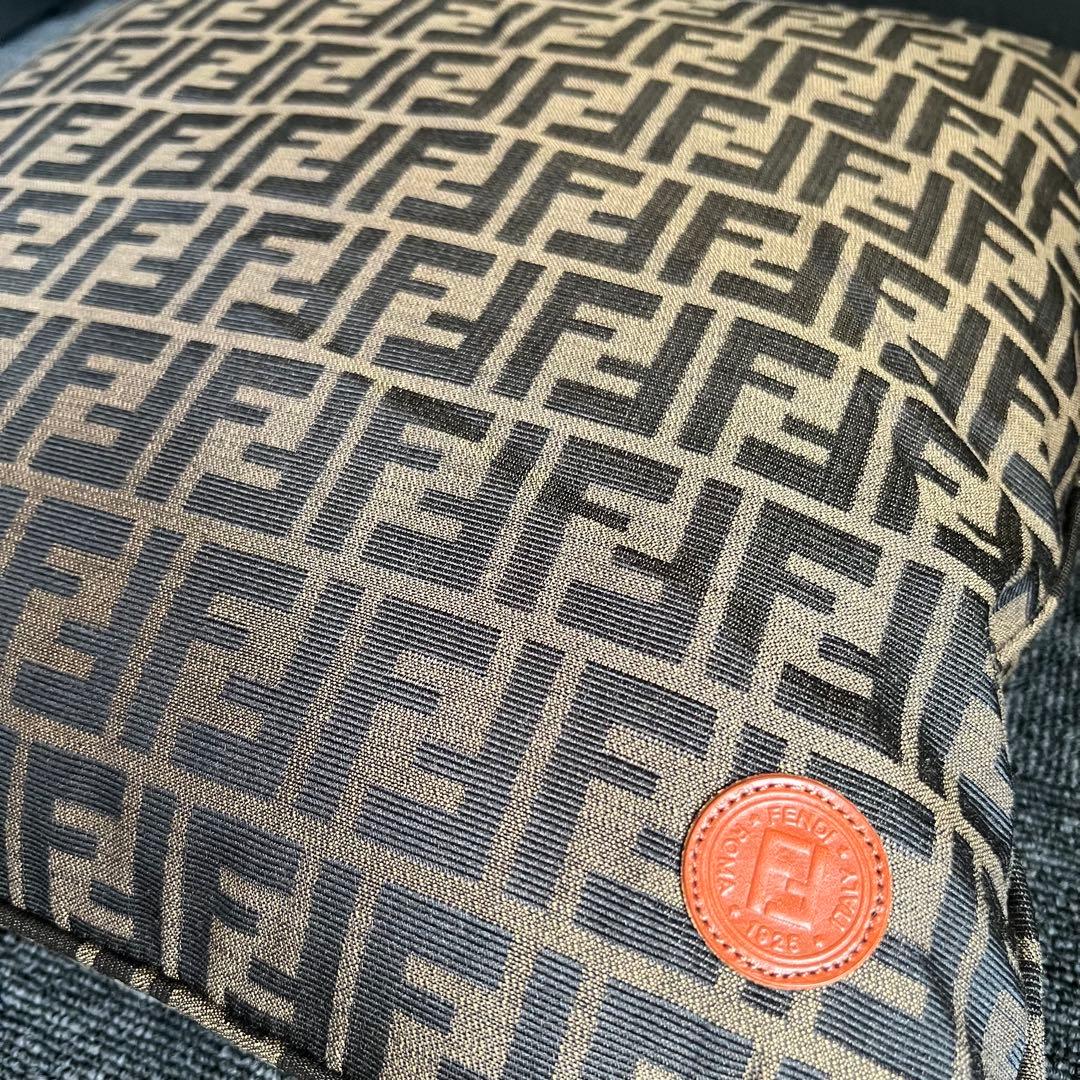 FENDI FF ロゴクッション　フェンディ