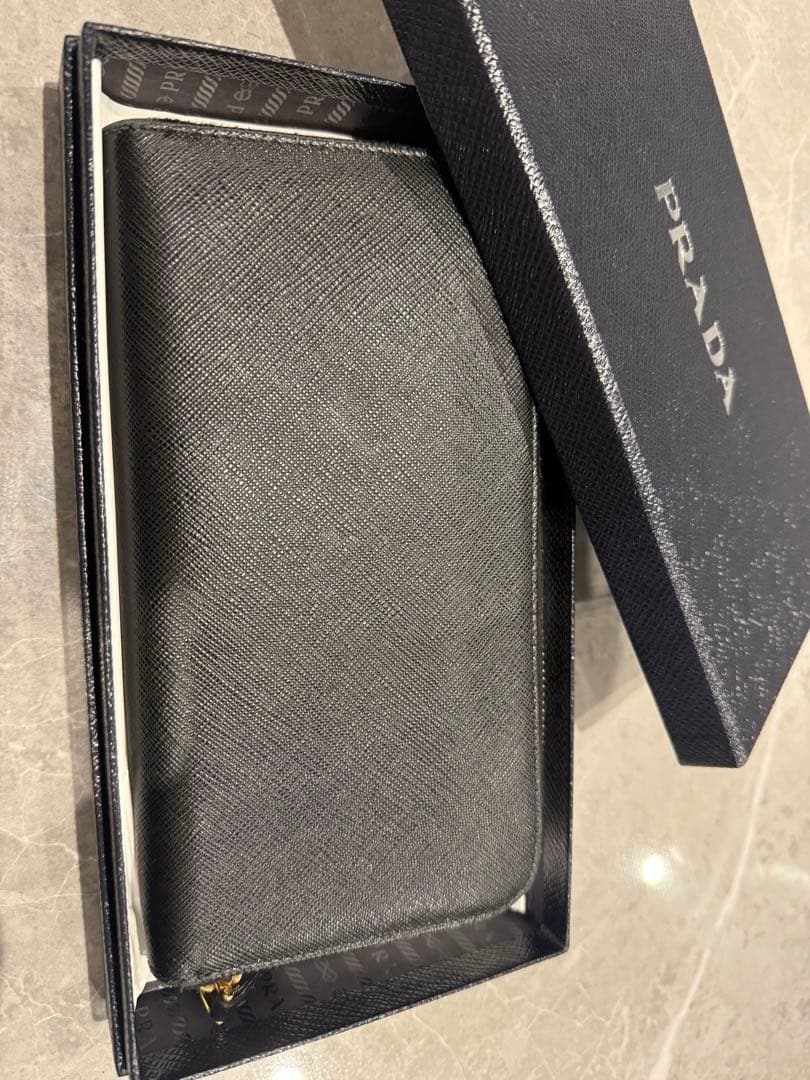 PRADA ブラックレザー 長財布 リボン付き
