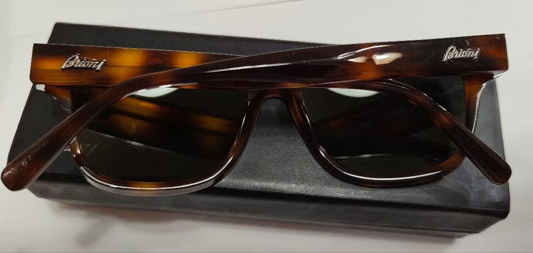 リ*ク様 『定価6万円以上』Brioni ブラウン キャットアイサングラス ケー