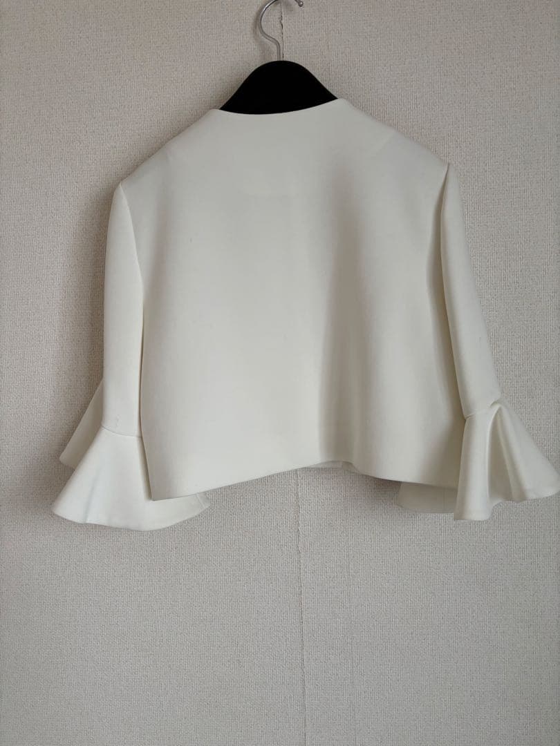 ヨーコチャン ノーカラージャケット　フレアスリーブ　36