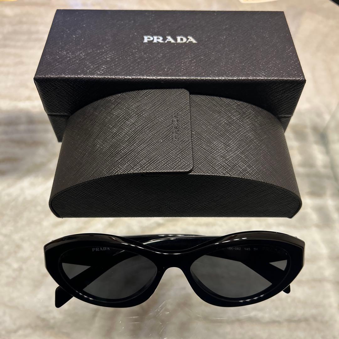 PRADA サングラス　キャットアイ型