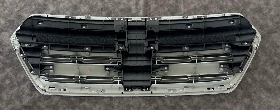 (未使用品)レガシィ アウトバック BS9 純正グリル 前期用