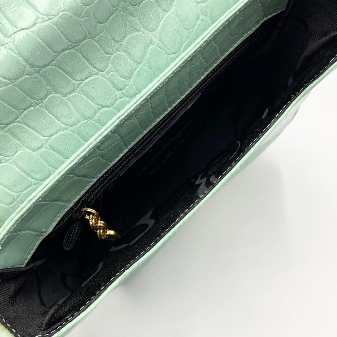 サルヴァトーレ フェラガモ ショルダーバッグ 型押しレザー ライムグリーン