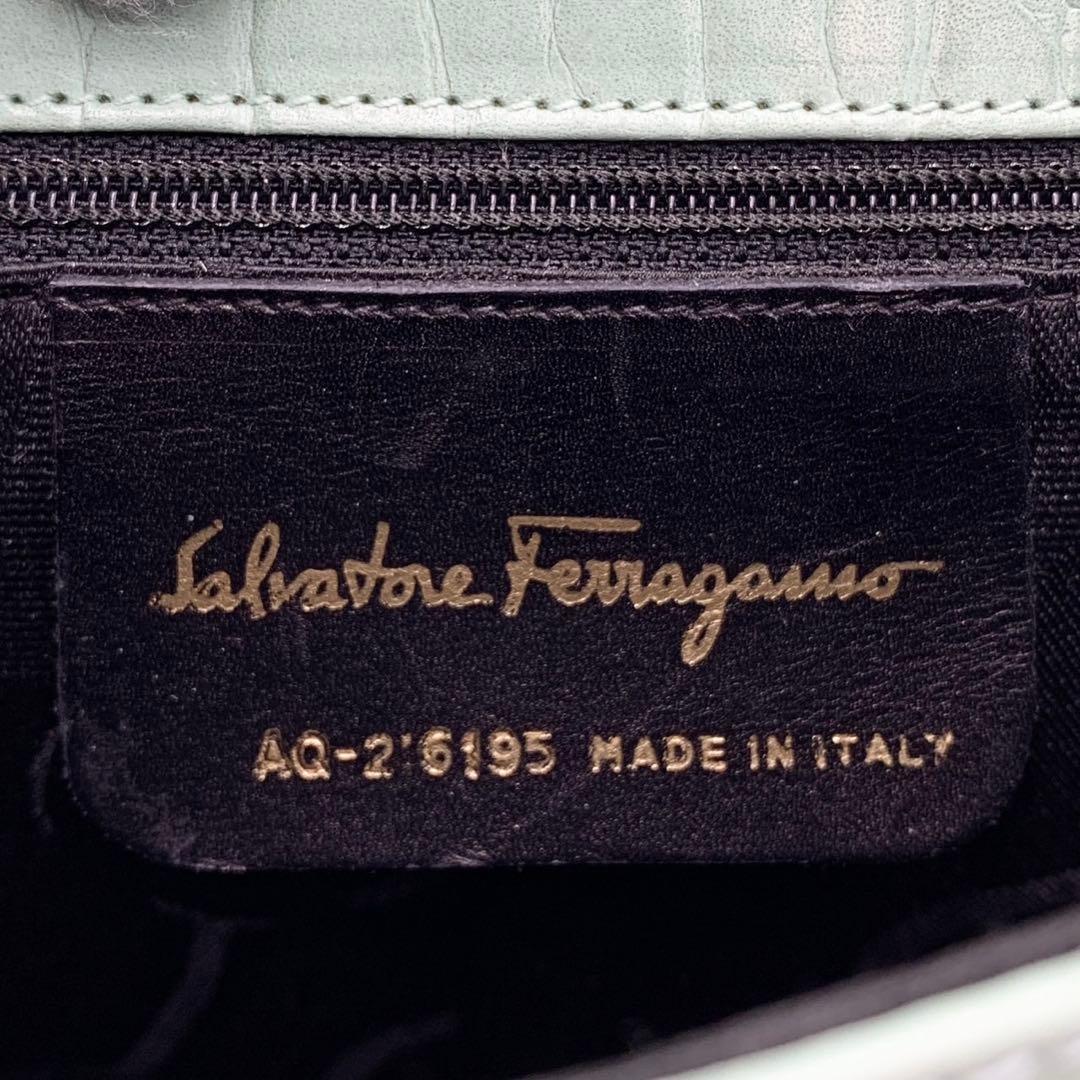 サルヴァトーレ フェラガモ ショルダーバッグ 型押しレザー ライムグリーン