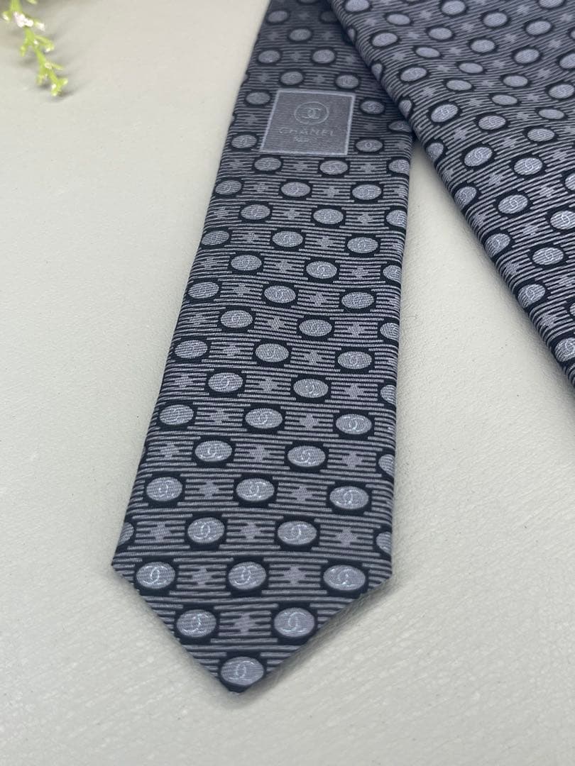超美品★ CHANEL シャネル　シルク100% ネクタイ　ココマーク　グレー