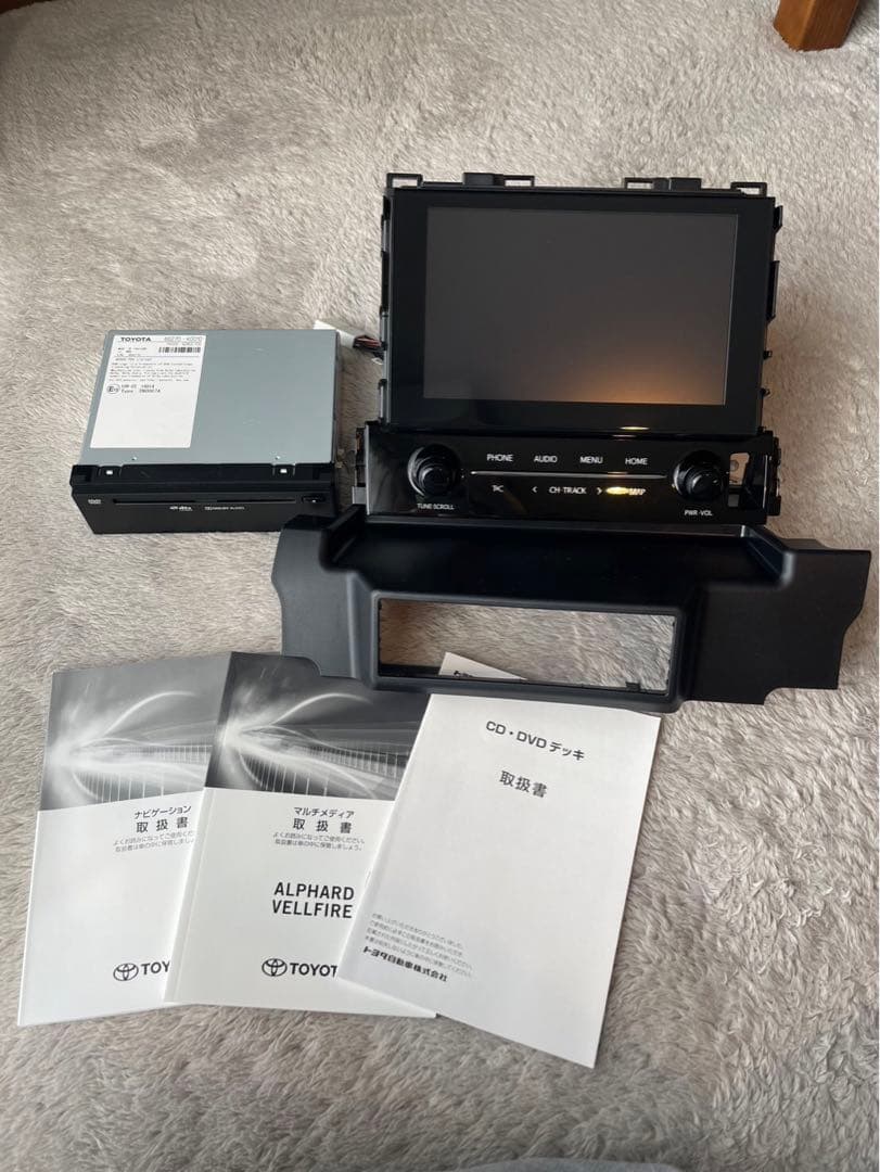 美品　トヨタアルファード30系後期　純正ナビ、純正DVDプレーヤー