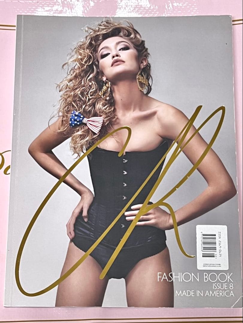 女性情報誌 CR FASHION BOOK Spring / Summer 2016