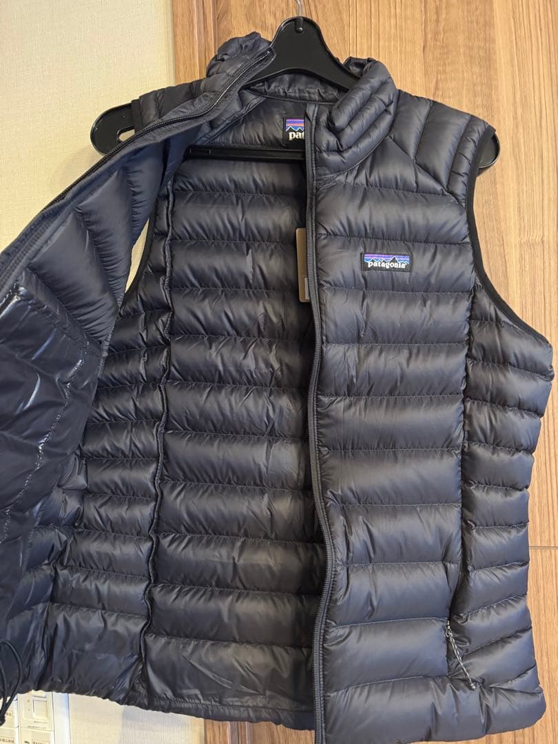 パタゴニア　ウィメンズ・ダウン・セーター・ベスト　Mサイズ　ブラック