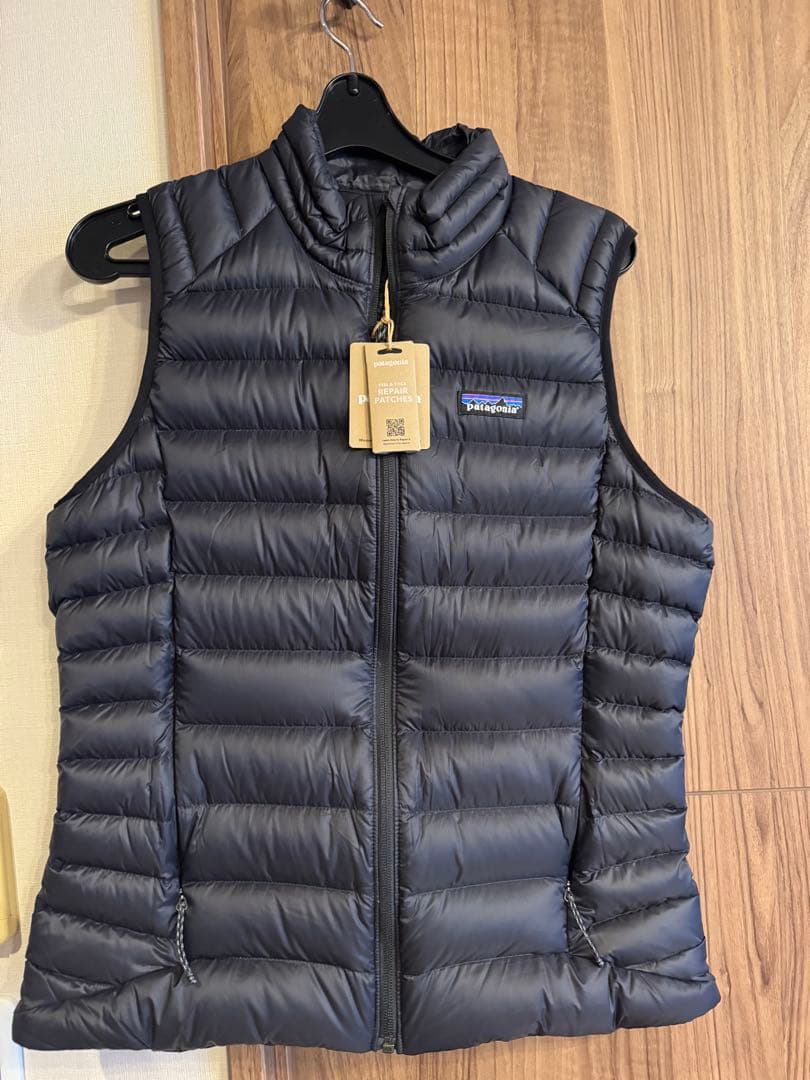 パタゴニア　ウィメンズ・ダウン・セーター・ベスト　Mサイズ　ブラック