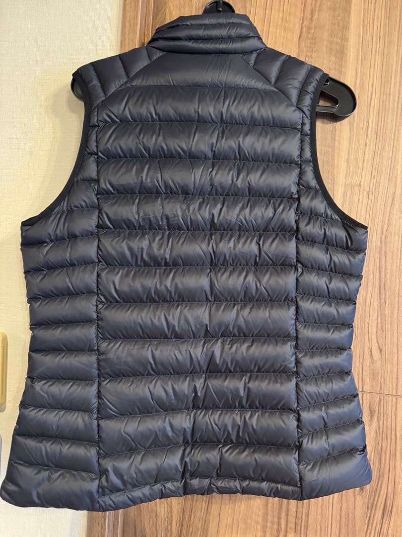 パタゴニア　ウィメンズ・ダウン・セーター・ベスト　Mサイズ　ブラック